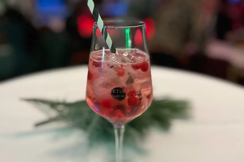 Cocktail im Schwarzwaldhotel Gengenbach - Weihnachtsfeier orbau Firmengruppe