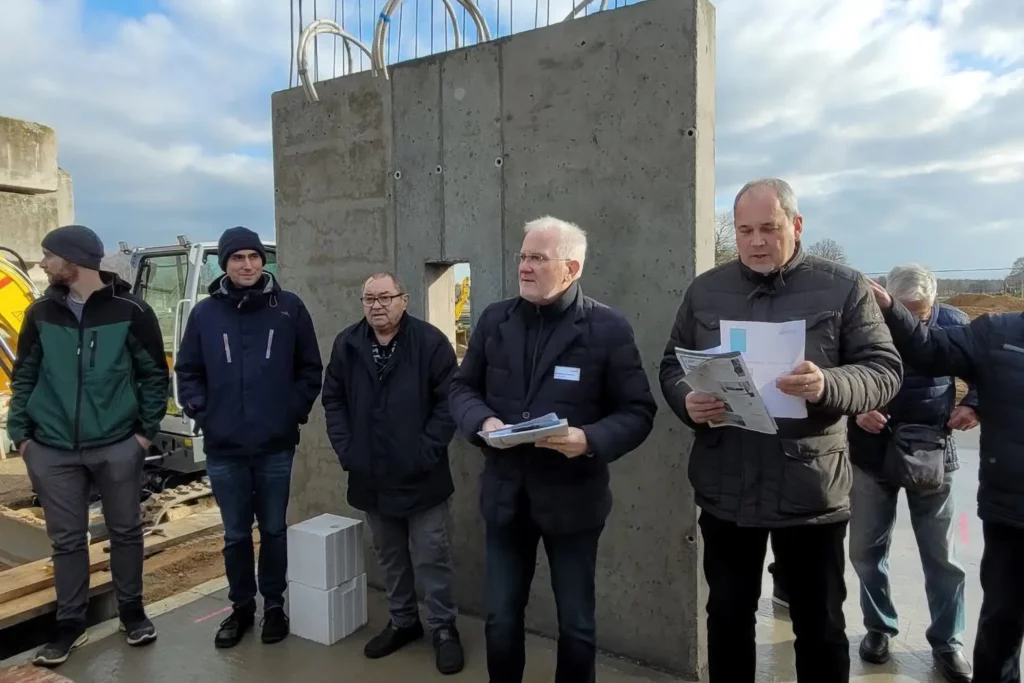 orbau-Team und BÜrgermeister bei der Grundsteinlegung Waghäusel-Kirrlach