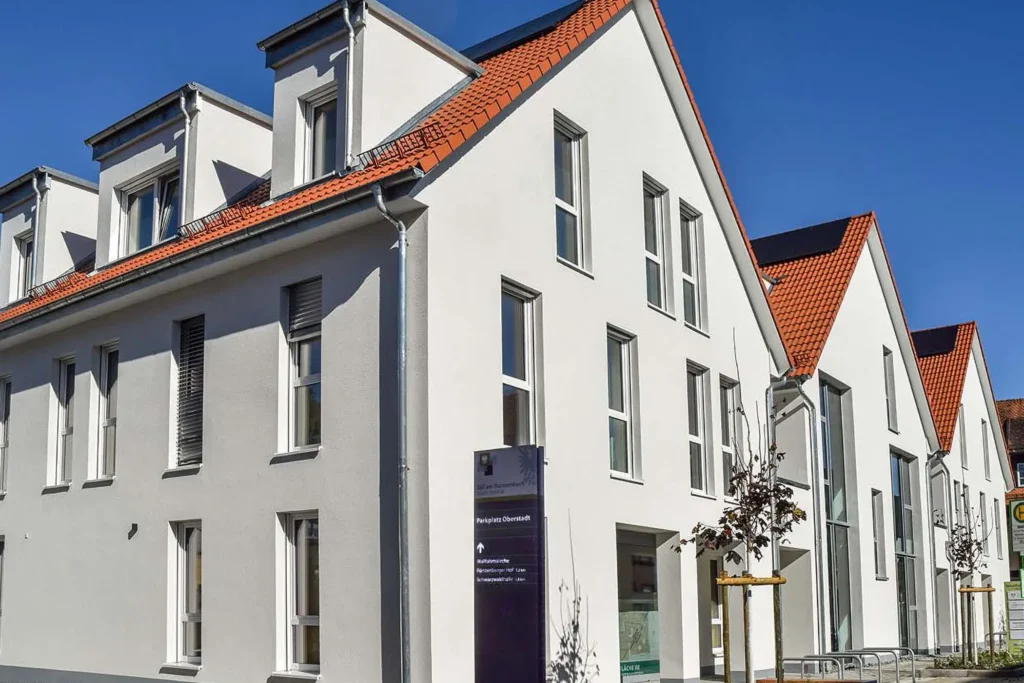 In rund eineinhalbjähriger Bauzeit hat die Firma Orbau in Zell das Gesundheitshaus erstellt, in dem Allgemeinmediziner, Zahnärzte und ein Augenarzt ihre Praxen haben. Der Bau stößt auf positive Resonanz.