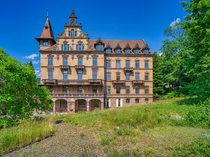 Bild der Front-Ansicht des Schloss Rothschild in Nordrach