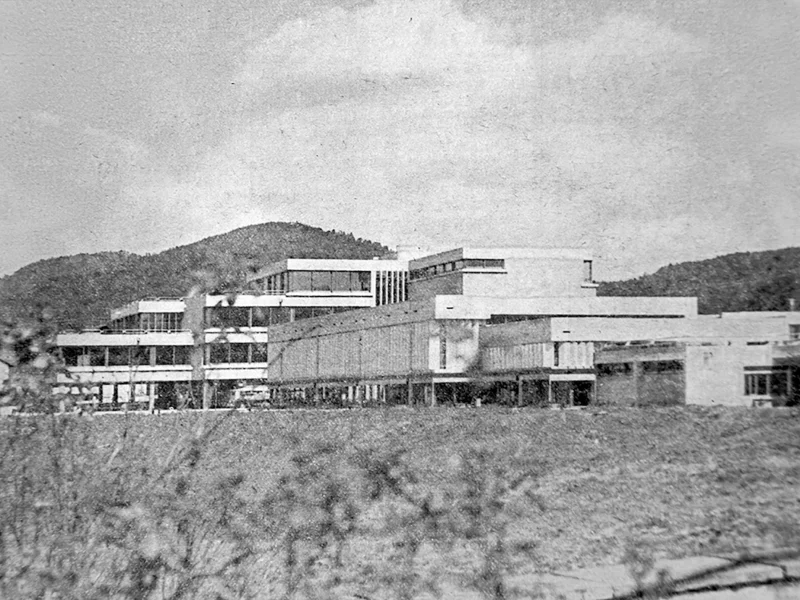 Historische Außenansicht des Schulgebäudes