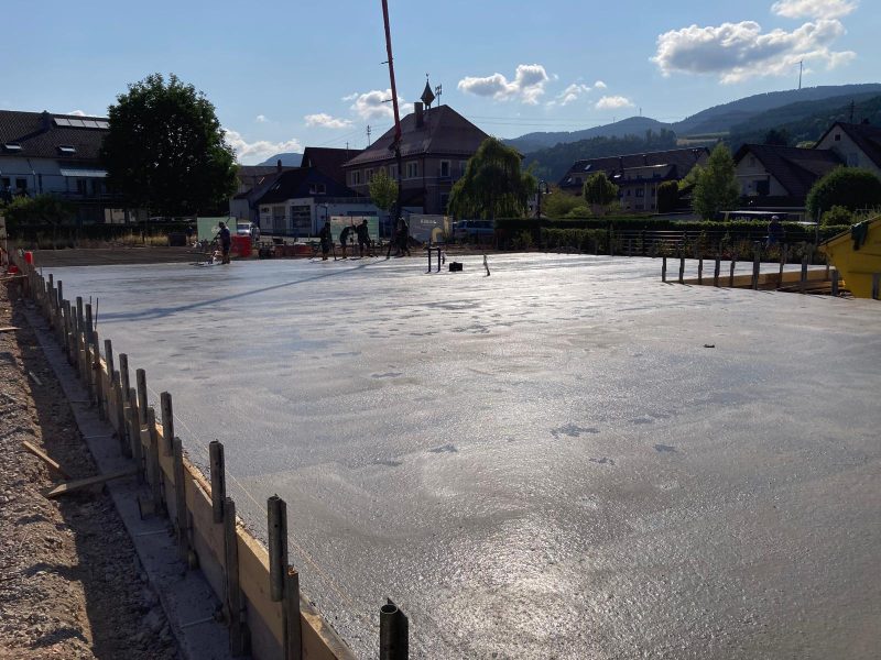Betonage der Bodenplatte des neuen Kindergartens