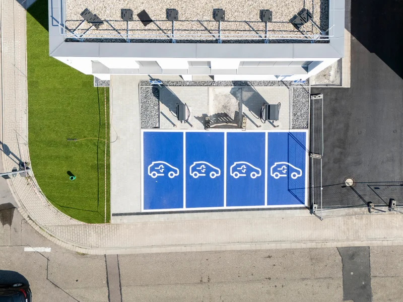 E-Parkplätze von oben in Durmersheim