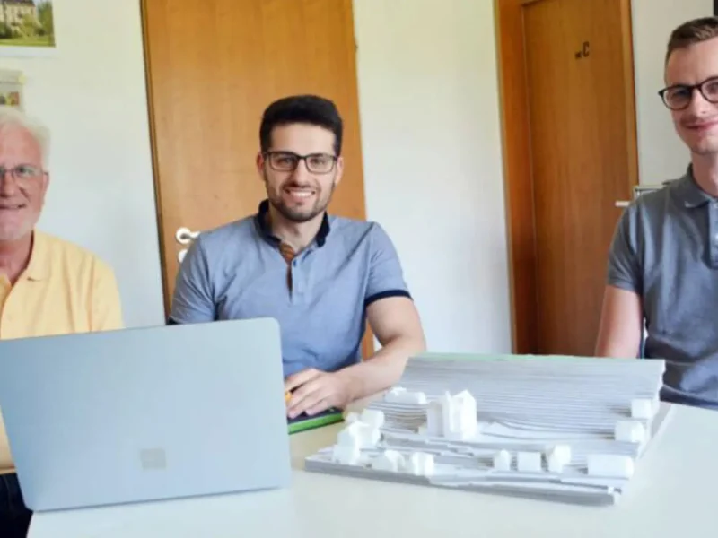 Geschäftsführer Burkhard Isenmann, Architekt Mustafa Alkan und Planungsbüroleiter Claudius Genter