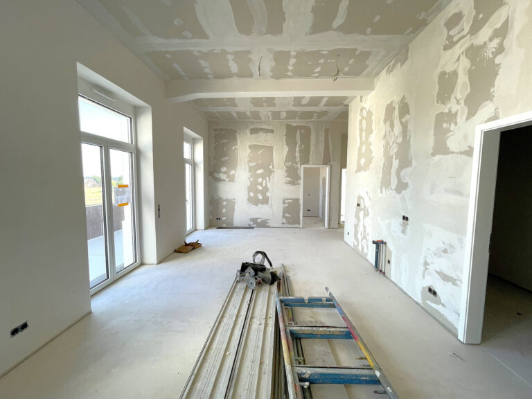 Wohnraum mit offener Küche und Abstellraum_website