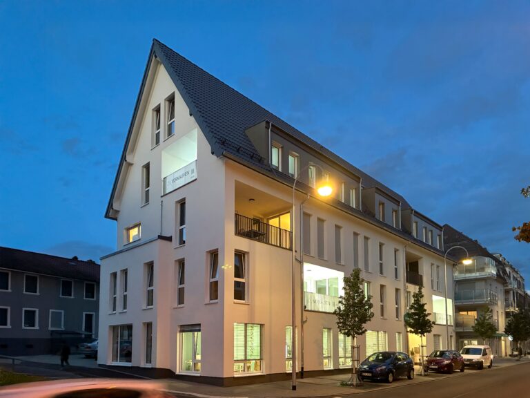 Aussenansicht am Abend_website